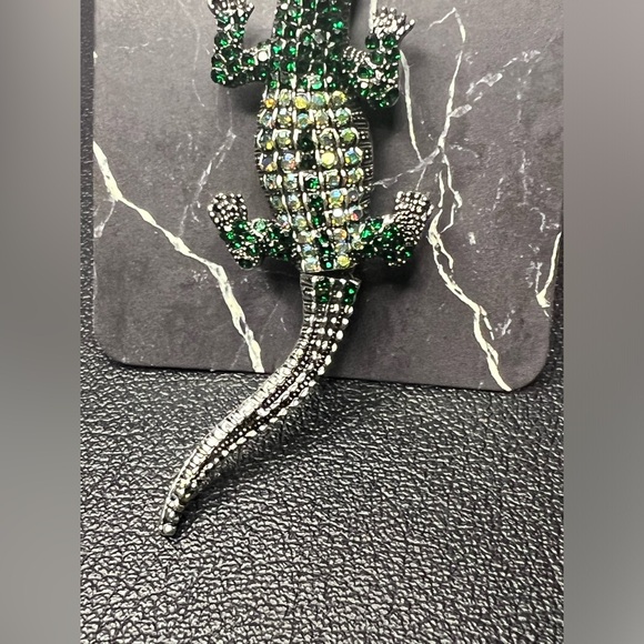 New Drop Tail Crocodile Brooch - Picture 2 of 3